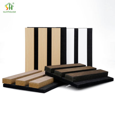 良い価格 木製のスレット アコースティックパネル 20mm 25mm アコースティックサウンド 壁パネル 4x8ft オンライン